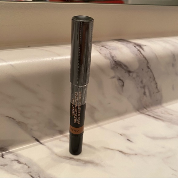 Nudestix MAGNETIC MATTE EYE COLOR - TERRA brand new unopened - Picture 3 of 3
